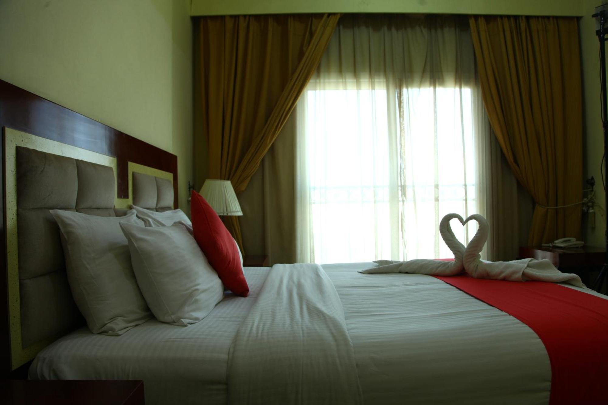 Ruwi Hotel Apartments, Шарджа Экстерьер фото